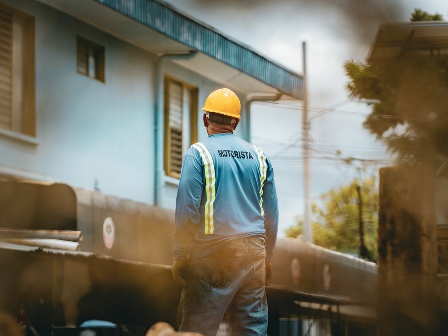 Responsabilità ed etica dei Datori di Lavoro, nel far operare nelle ore più calde, all’aperto. Responsabilità ed etica dei Datori di Lavoro, nel far operare nelle ore più calde, all’aperto.