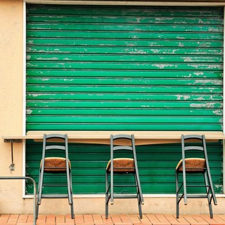 Commercio al dettaglio, nuove aperture ai minimi da oltre un decennio: cresce la pressione sulle partite Iva