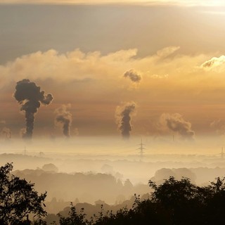 Mercato della CO₂: nuovi equilibri tra emissioni e investimenti