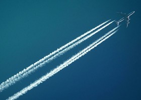 Viaggi aerei, l’UE tutela i passeggeri: rimborsi più alti e bagaglio a mano gratuito!
