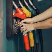 Benzina, il governo proroga gli sconti ma taglia il diesel Benzina, il governo proroga gli sconti ma taglia il diesel