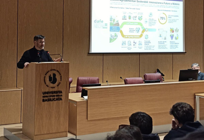 Open Week Unibas, a Matera la sfida per trattenere i giovani: «Contro l'emorragia di cervelli serve un sistema integrato» Open Week Unibas, a Matera la sfida per trattenere i giovani: «Contro l'emorragia di cervelli serve un sistema integrato»