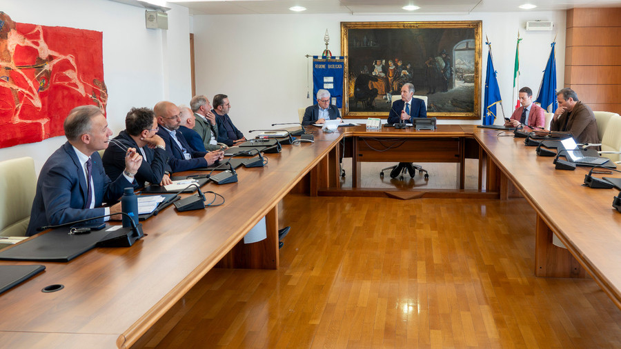 Basilicata, il rilancio della forestazione passa da stipendi certi e giovani: dieci giornate in più per 4mila operai Basilicata, il rilancio della forestazione passa da stipendi certi e giovani: dieci giornate in più per 4mila operai