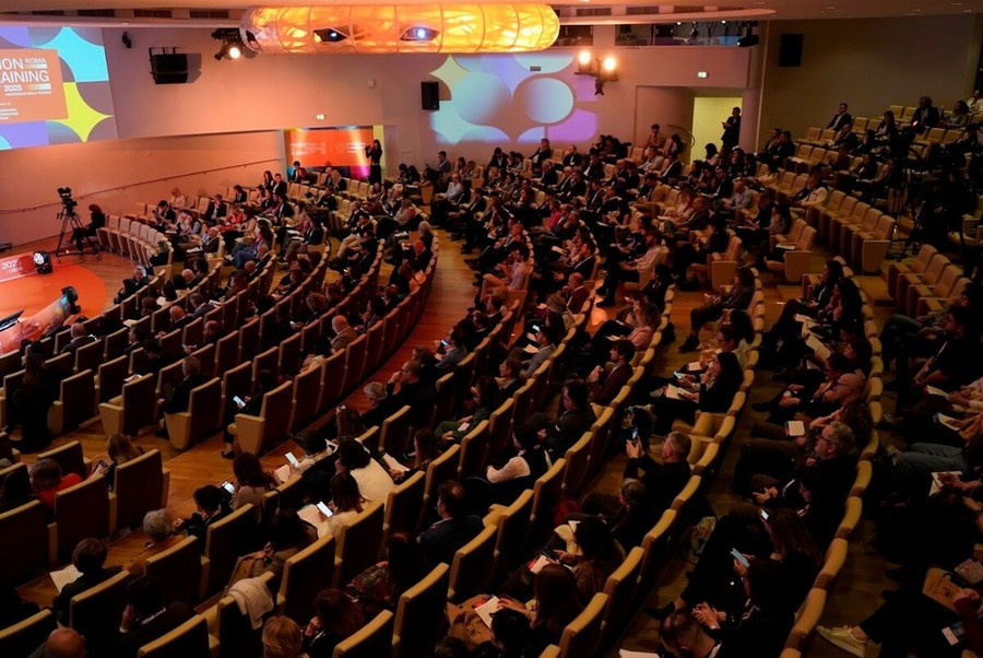 Lavoro, la sfida del futuro non è solo tecnica: “Servono umanità e consapevolezza” Lavoro, la sfida del futuro non è solo tecnica: “Servono umanità e consapevolezza”