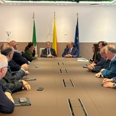 Regionali, impegno per i dipendenti regionali: il Renato Schifani annuncia fondi per il contratto 2025‑2027