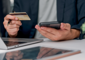 Firma e pagamento in un solo gesto: Intesa (Kyndryl) lancia Sign &amp; Pay per contratti immediatamente operativi