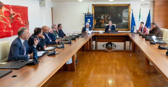 Basilicata, il rilancio della forestazione passa da stipendi certi e giovani: dieci giornate in più per 4mila operai Basilicata, il rilancio della forestazione passa da stipendi certi e giovani: dieci giornate in più per 4mila operai