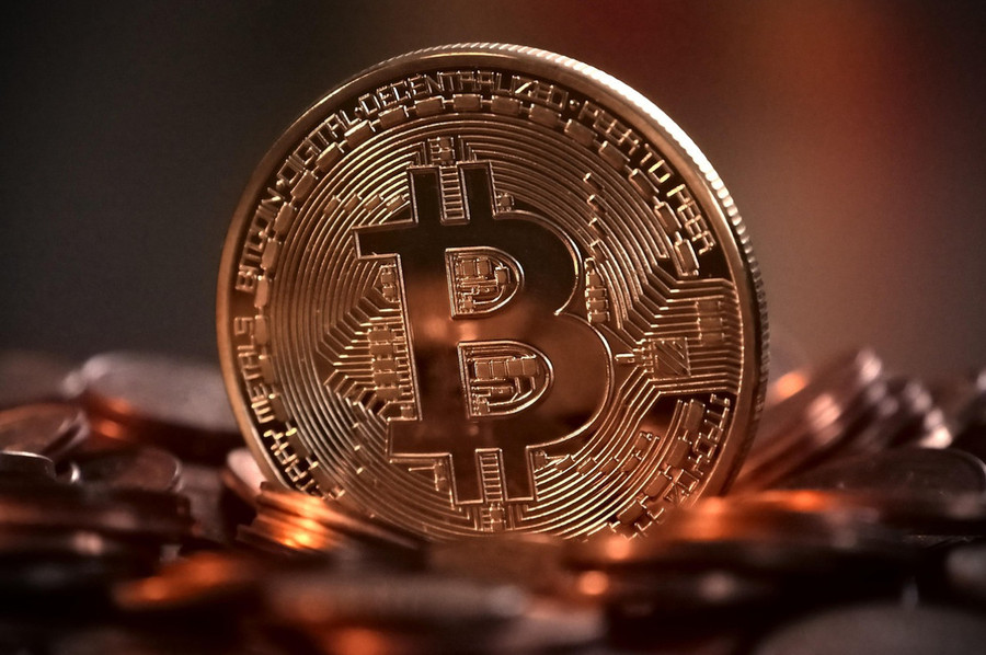 Bitcoin scivola sotto i 116.000 $: la Fed e i venti geopolitici raffreddano l’entusiasmo.