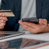 Firma e pagamento in un solo gesto: Intesa (Kyndryl) lancia Sign &amp; Pay per contratti immediatamente operativi