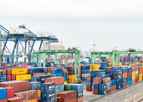 Lavoratori sempre più distanti dalle aziende: l’engagement crolla, perdite per 10 trilioni di dollari