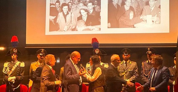 Arisa, cavaliere della Repubblica e cuore d'oro: concerto benefico a Potenza per una ragazza malata Arisa, cavaliere della Repubblica e cuore d'oro: concerto benefico a Potenza per una ragazza malata
