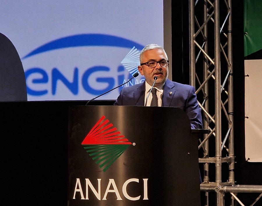 Rincari in arrivo, bollette alle stelle. Fino a 312 euro in più a famiglia