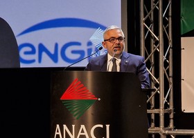 Rincari in arrivo, bollette alle stelle. Fino a 312 euro in più a famiglia Rincari in arrivo, bollette alle stelle. Fino a 312 euro in più a famiglia