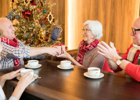 Natale in compagnia, a Sanremo la risposta alla solitudine degli anziani Natale in compagnia, a Sanremo la risposta alla solitudine degli anziani