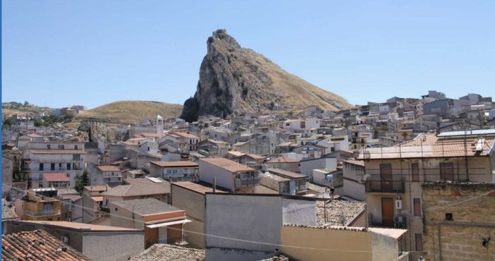 Frane, dopo 45 anni la rocca di Marineo sarà messa in sicurezza: aggiudicati i lavori per 4,2 milioni