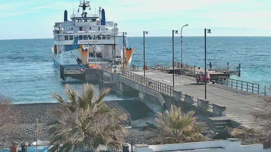 Stromboli, al via i lavori per il molo di Scari - operazione sprint dopo il ciclone Harry
