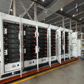 Accumulo industriale, passo avanti per Renovis: test superati in Cina per un sistema BESS da 40 MWh