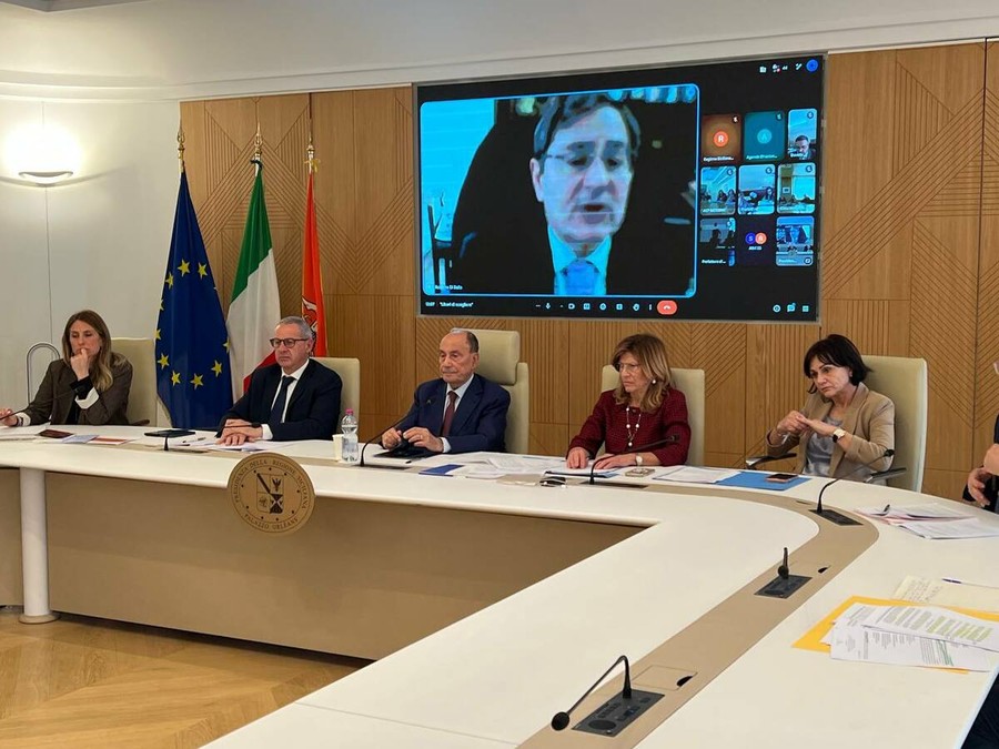 Sicilia, via alla cabina di regia per la legge antimafia “Liberi di scegliere”: 3 milioni di euro per strappare i giovani alla criminalità Sicilia, via alla cabina di regia per la legge antimafia “Liberi di scegliere”: 3 milioni di euro per strappare i giovani alla criminalità