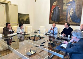 Caro carburanti e Stretto di Messina: vertice a Palazzo d'Orléans per salvare il trasporto merci