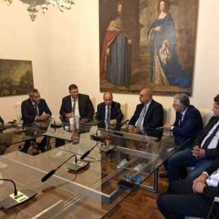 Ispica, il presidente Schifani riceve il nuovo sindaco Muraglie: al centro del vertice a Palazzo d'Orleans dissesto, strade e impianti sportivi