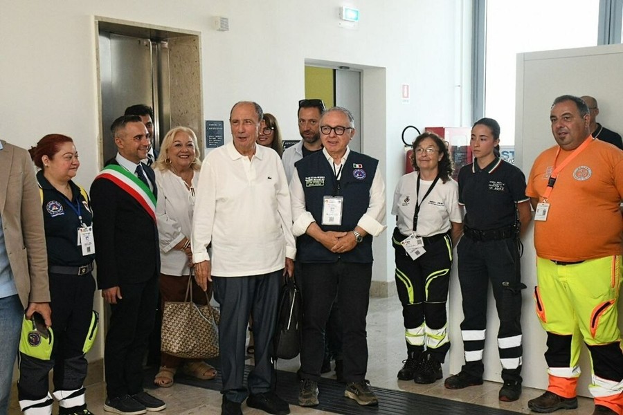 Lampedusa si prepara ad accogliere Papa Leone XIV: Schifani, "Visita epocale, onore e responsabilità per la Sicilia" Lampedusa si prepara ad accogliere Papa Leone XIV: Schifani, "Visita epocale, onore e responsabilità per la Sicilia"