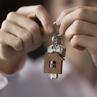 Boom della “nuda proprietà”. In ripresa il mercato immobiliare tra venditori anziani e giovani investitori