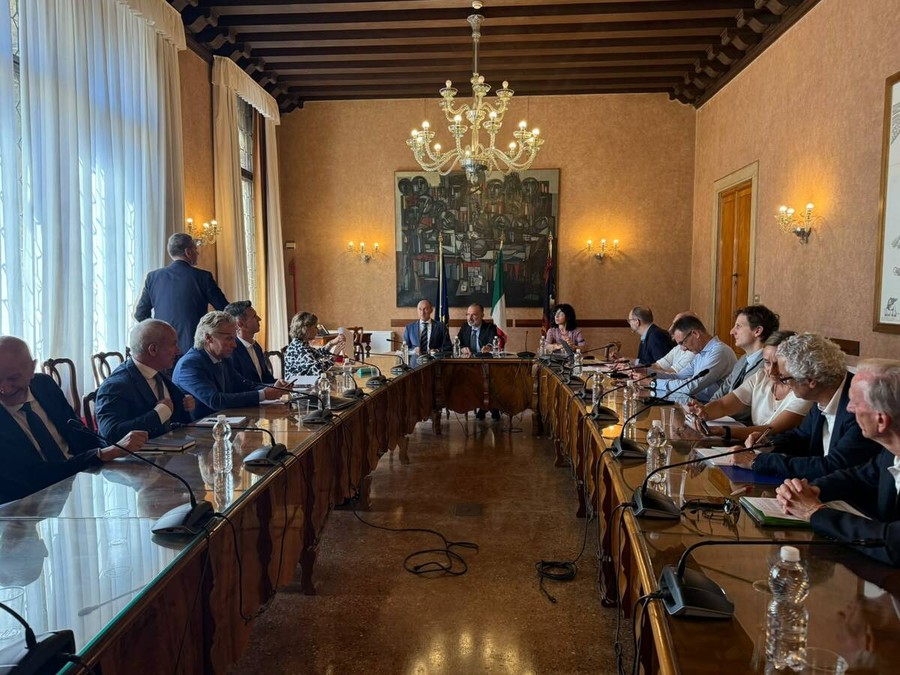 Credito alle imprese, Bitonci convoca il Tavolo Banche Venete: "Rafforziamo gli strumenti regionali e ripensiamo Veneto Sviluppo e Veneto Innovazione"
