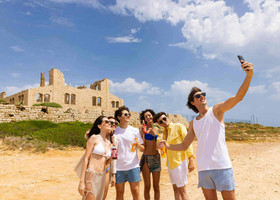 La Sicilia conquista il jet set: vip, turisti stranieri (+5,5%) e l’effetto White Lotus La Sicilia conquista il jet set: vip, turisti stranieri (+5,5%) e l’effetto White Lotus