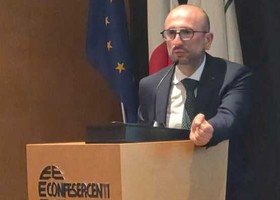 CONFESERCENTI MILANO: ANDREA PAININI RIELETTO ALL’UNANIMITÀ PRESIDENTE PER IL TERZO MANDATO. CONFESERCENTI MILANO: ANDREA PAININI RIELETTO ALL’UNANIMITÀ PRESIDENTE PER IL TERZO MANDATO.