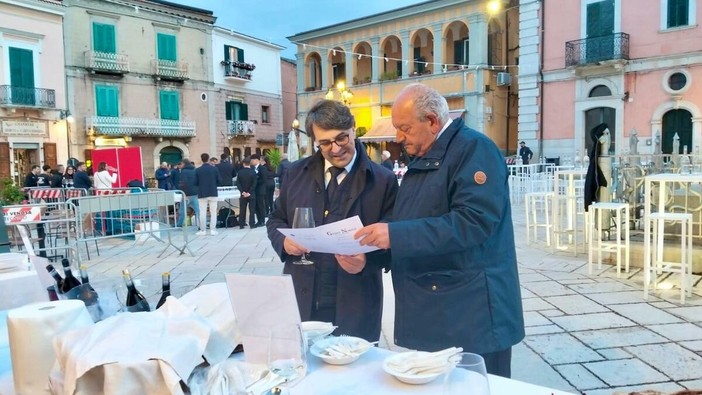 Venosa, Cicala: «L’enogastronomia lucana è vincente. Il vino chiave di sviluppo per tutta la Basilicata» Venosa, Cicala: «L’enogastronomia lucana è vincente. Il vino chiave di sviluppo per tutta la Basilicata»
