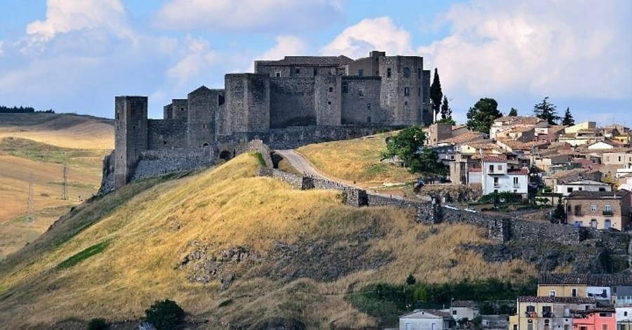 Vulture Città Italiana del Vino 2026: la Basilicata si prepara a un grande progetto enoturistico Vulture Città Italiana del Vino 2026: la Basilicata si prepara a un grande progetto enoturistico