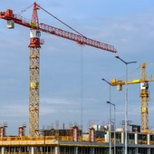 Cantieri e ferie, la rivoluzione silenziosa: l’intelligenza artificiale li monitora da remoto