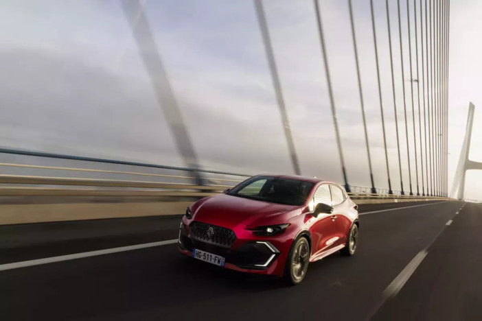 Nuova Renault Clio: la compatta che ridefinisce le regole del segmento