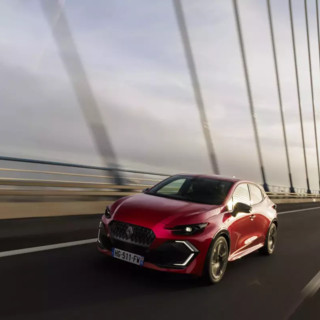 Nuova Renault Clio: la compatta che ridefinisce le regole del segmento