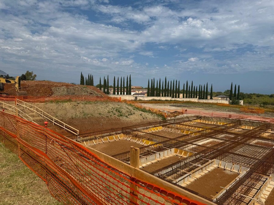 Campofelice di Roccella, dopo 70 anni nasce una nuova scuola: posata la prima pietra con la “teca del tempo”