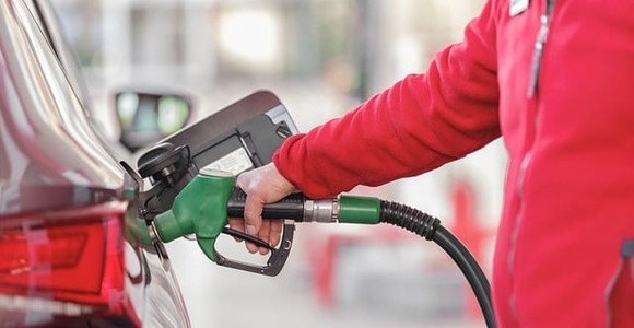 Carburanti: Federnoleggio Confesercenti, “Taglio accise insufficiente per NCC, per impresa media aggravi di oltre 3mila euro al mese”