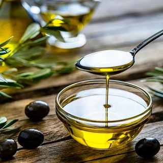 L’olio extravergine non è solo oro verde: la filiera EVOO è un motore di sostenibilità sociale L’olio extravergine non è solo oro verde: la filiera EVOO è un motore di sostenibilità sociale