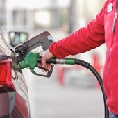 Carburanti ed energia: Confesercenti, con rincari rischio stangata da 14 miliardi l’anno, allo stato quasi 2 miliardi di IVA in più Carburanti ed energia: Confesercenti, con rincari rischio stangata da 14 miliardi l’anno, allo stato quasi 2 miliardi di IVA in più