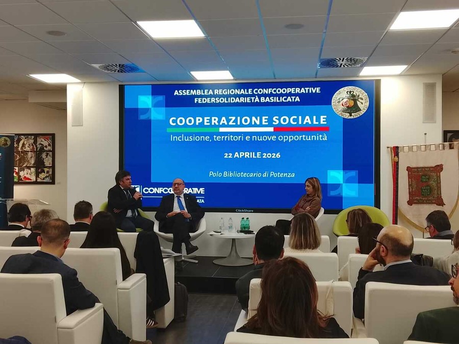 Servizi alla persona, la svolta di Latronico: “Dalle promesse alla presa in carico reale”