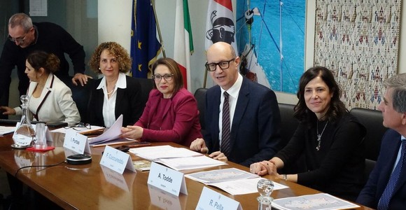 Dopo 15 anni di assenza, il Giro di Sardegna torna a portare il grande ciclismo nell'isola: cinque tappe a fine febbraio 2026. Dopo 15 anni di assenza, il Giro di Sardegna torna a portare il grande ciclismo nell'isola: cinque tappe a fine febbraio 2026.