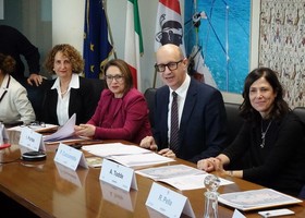 Dopo 15 anni di assenza, il Giro di Sardegna torna a portare il grande ciclismo nell'isola: cinque tappe a fine febbraio 2026. Dopo 15 anni di assenza, il Giro di Sardegna torna a portare il grande ciclismo nell'isola: cinque tappe a fine febbraio 2026.