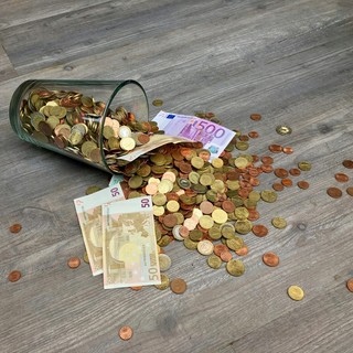 Quattordicesima: Confesercenti-Ipsos, in arrivo 12,4 miliardi. Il 55% la userà anche per le vacanze, ma crescono risparmio e pagamenti arretrati