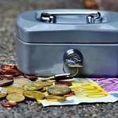 Fiducia: Confesercenti, quadro ambivalente, incertezza pesa sulle famiglie