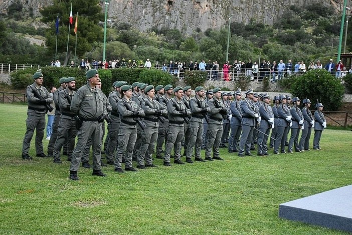 Corpo forestale, giurano i primi 46 nuovi agenti. Schifani e Savarino: "Professionisti al servizio della Sicilia" Corpo forestale, giurano i primi 46 nuovi agenti. Schifani e Savarino: "Professionisti al servizio della Sicilia"
