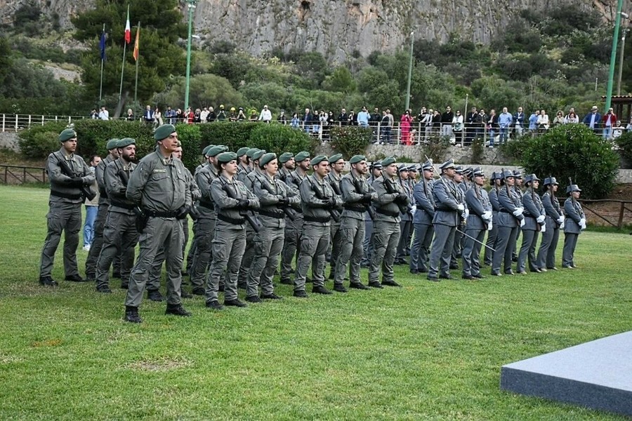 Corpo forestale, giurano i primi 46 nuovi agenti. Schifani e Savarino: "Professionisti al servizio della Sicilia" Corpo forestale, giurano i primi 46 nuovi agenti. Schifani e Savarino: "Professionisti al servizio della Sicilia"
