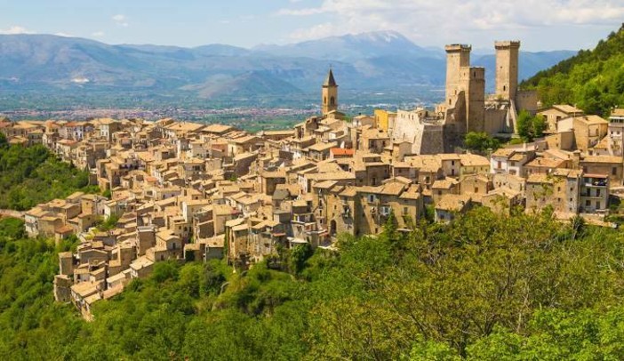 Abruzzo, da domani il codice CIR si ottiene online: via libera alla procedura telematica per le locazioni turistiche