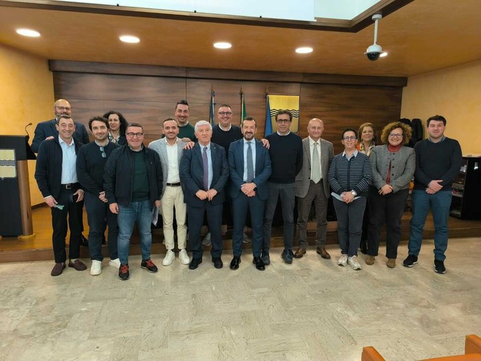 Viabilità nelle aree interne della Basilicata, firmato accordo da 3,2 milioni per il Mercure-Alto Sinni-Val Sarmento Viabilità nelle aree interne della Basilicata, firmato accordo da 3,2 milioni per il Mercure-Alto Sinni-Val Sarmento