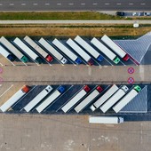 Trasporti, costo del denaro +111% dal 2019: i margini si assottigliano mentre il gas sale oltre 90 euro