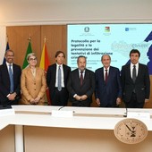 Antimafia, firmato protocollo tra Regione, Irfis e Prefetture. Schifani: «Controlli più veloci e rigorosi per assicurare trasparenza nell'erogazione dei fondi» Antimafia, firmato protocollo tra Regione, Irfis e Prefetture. Schifani: «Controlli più veloci e rigorosi per assicurare trasparenza nell'erogazione dei fondi»