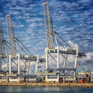 Portuali in sciopero contro la guerra, il 6 febbraio si ferma il Mediterraneo